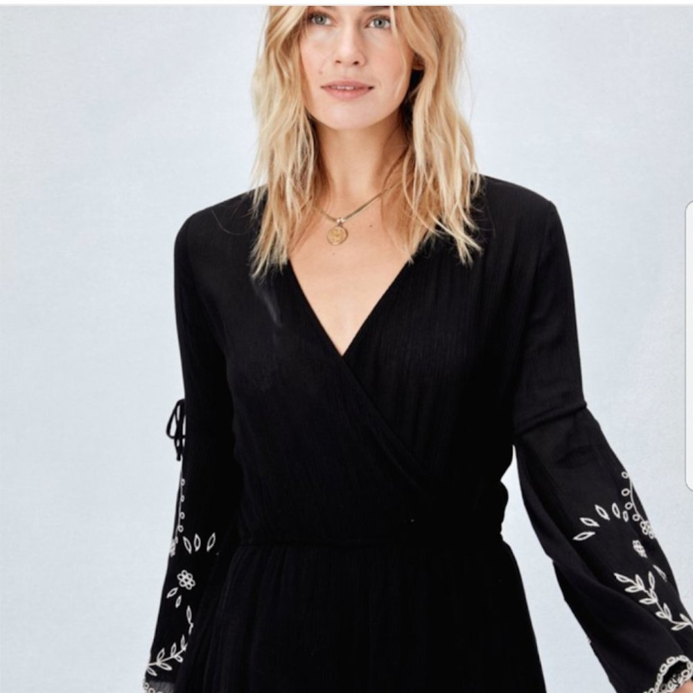 VICI LOVESTITCH Embroidered Romper
